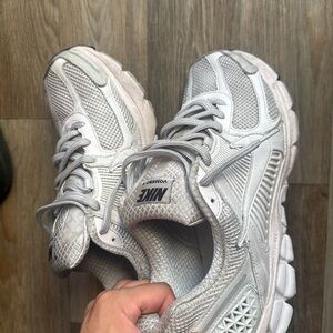 MEN'S NIKE ZOOM VOMERO 5 CASUAL SHOES